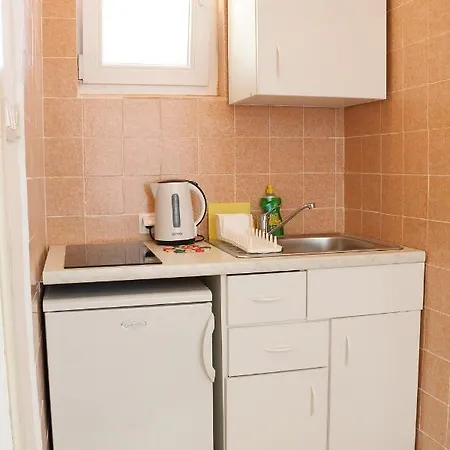 Guest house For One Person Kukljica
